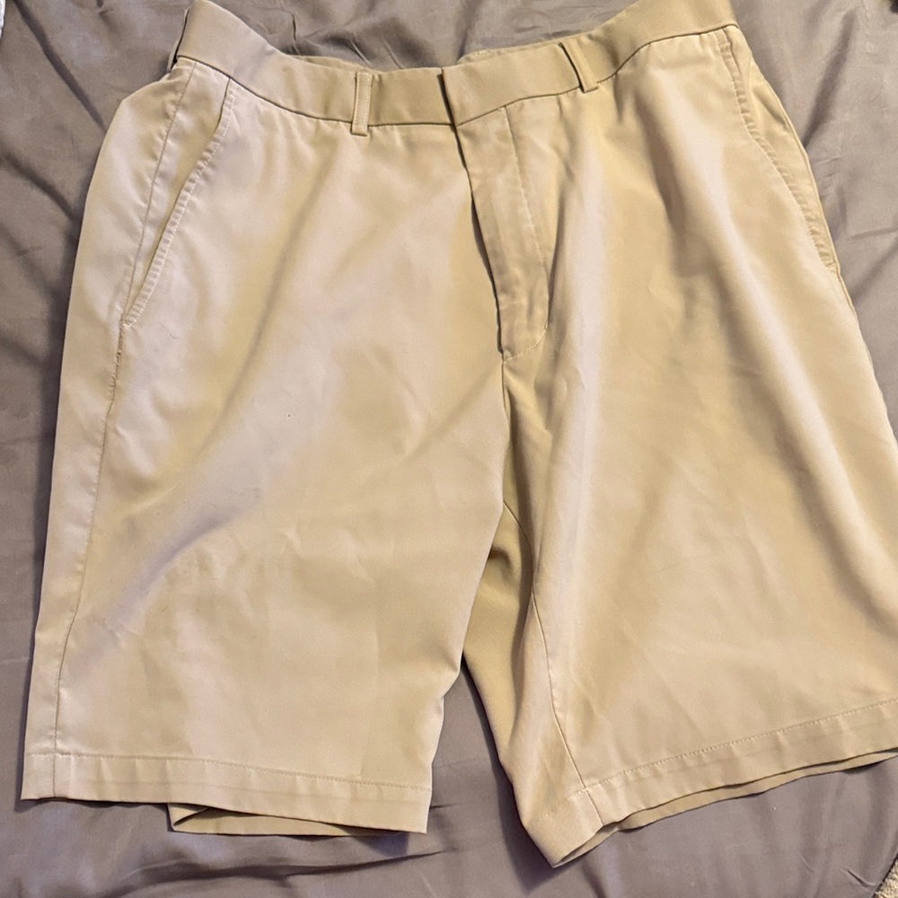 Walter Hagen Men's Beige Athletic Shorts
